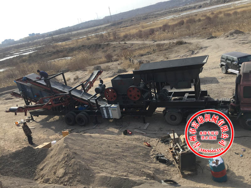 移動顎式破碎機(jī)生產(chǎn)安裝現(xiàn)場