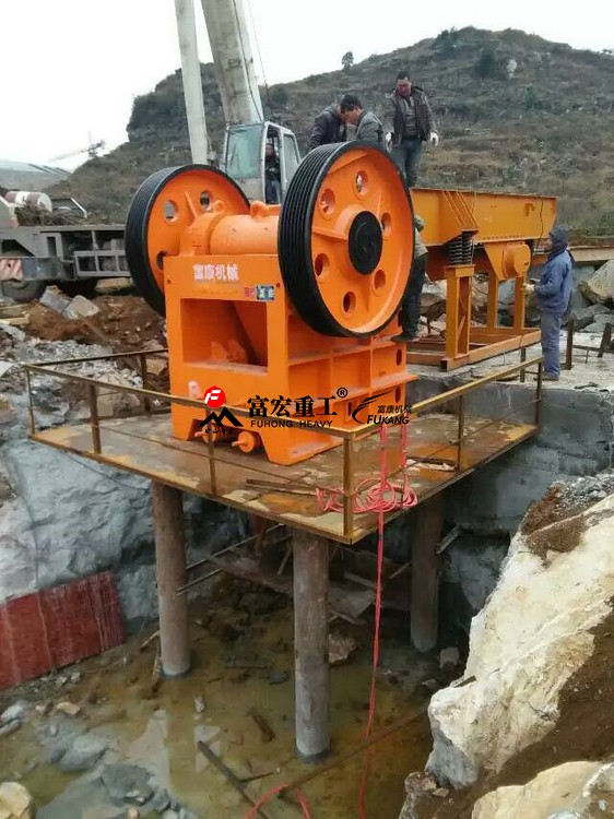 震動給料機(jī)+顎式破碎機(jī)使用